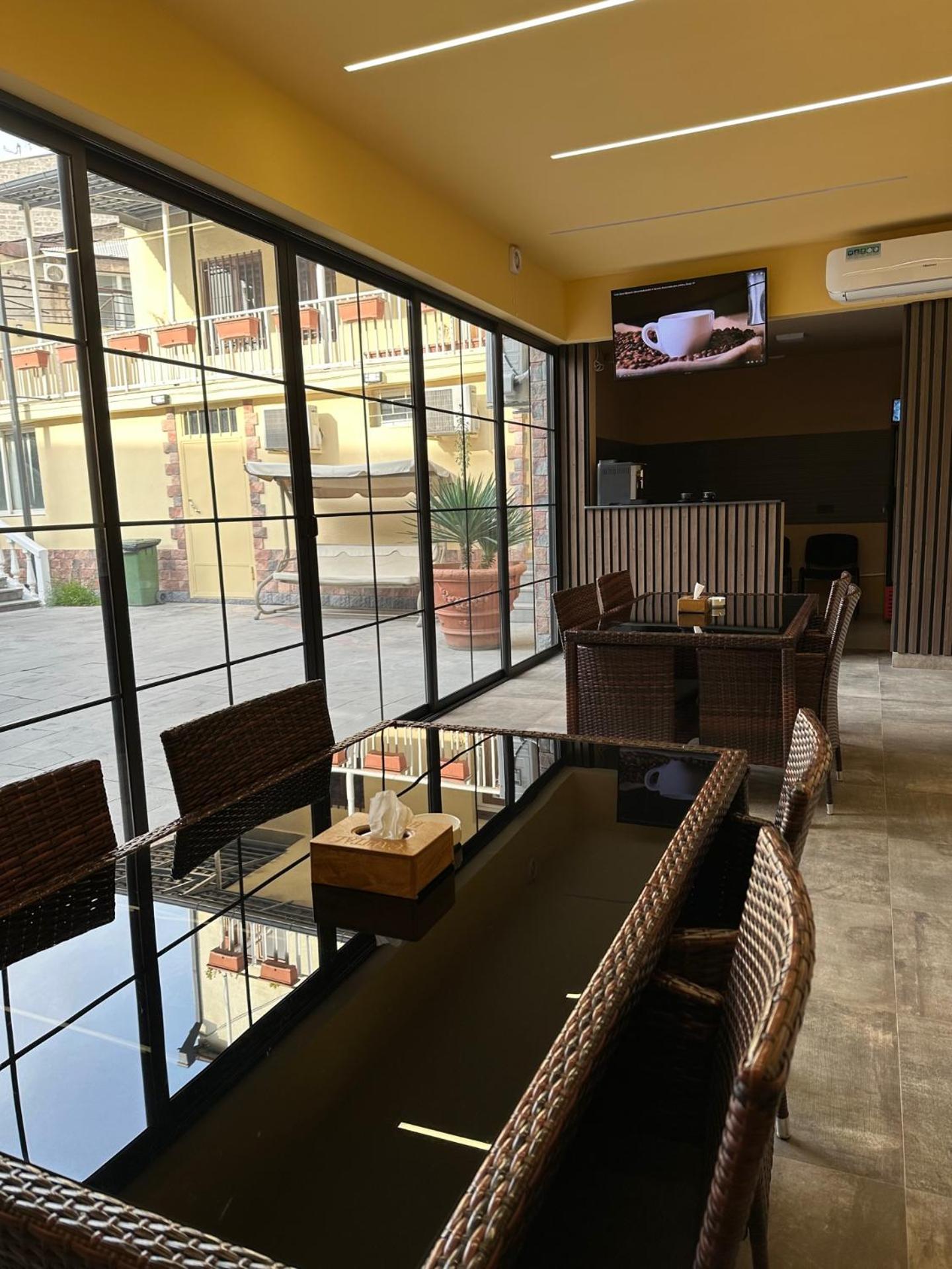 Capital Hotel Erivan Exterior foto