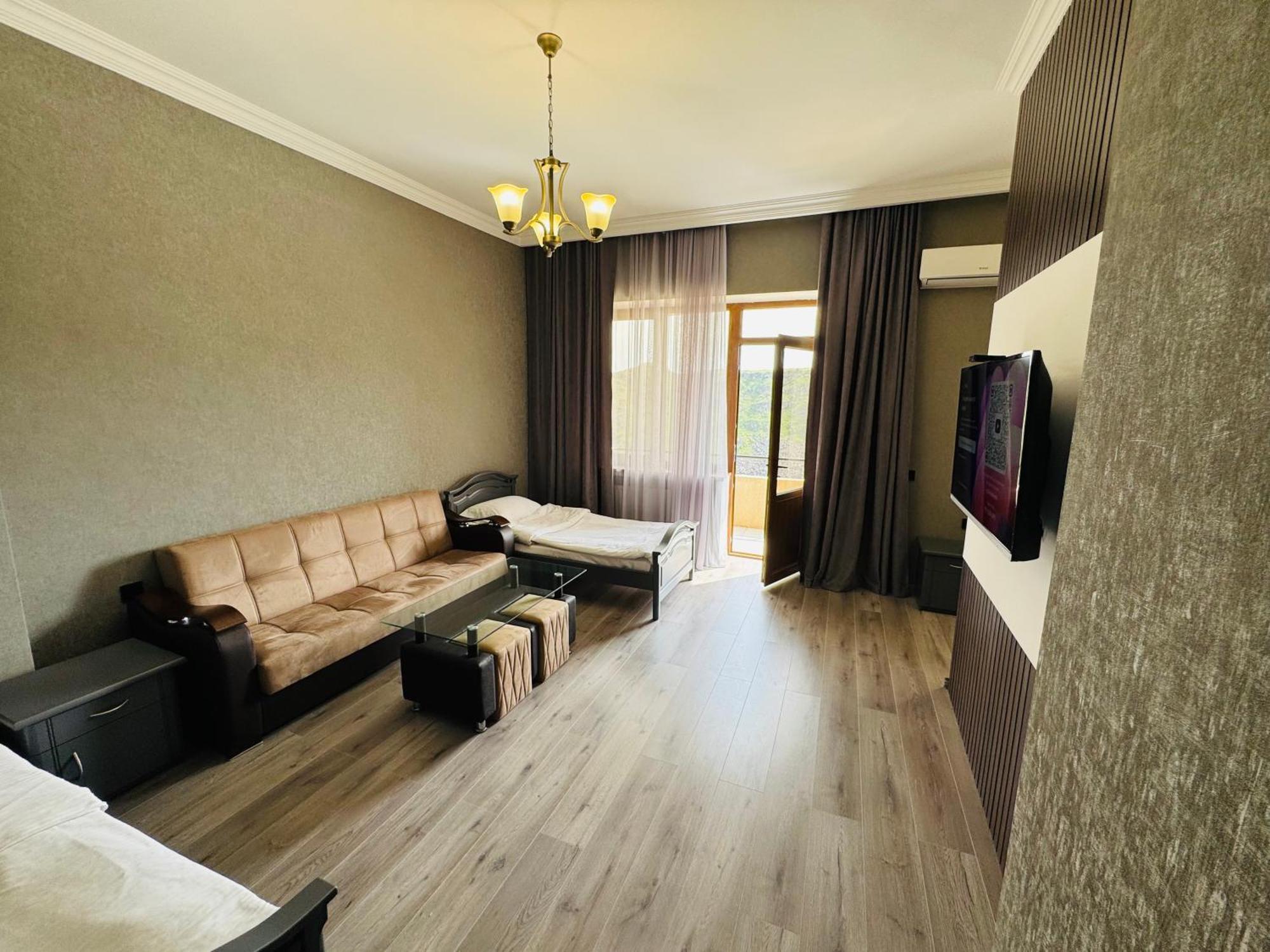 Capital Hotel Erivan Exterior foto